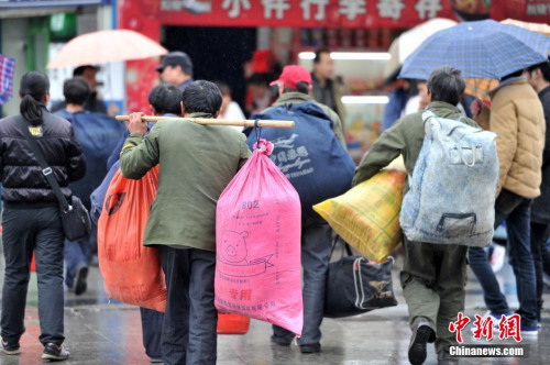 聚焦春節(jié)“恐歸族”：近鄉(xiāng)情怯，恐懼何來？(圖)